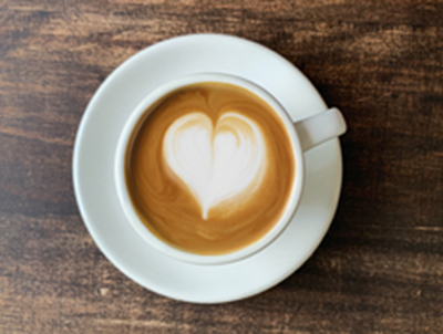 Dallmayr cappuccino s latte art v tvare srdca