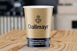 Bicchiere per caffè da asporto Dallmayr realizzato al 100% con materie prime rinnovabili