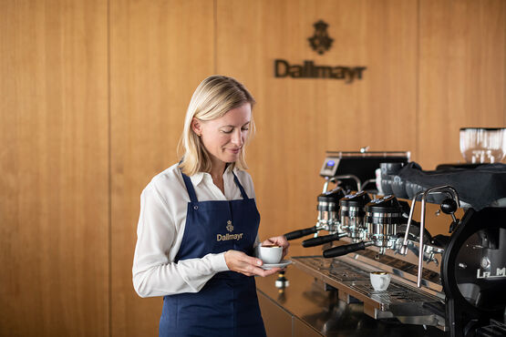 Kaffee-Expertin Julia Dengler, weiss wie man den perfekten Espresso zubereitet.