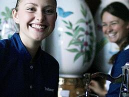 Dallmayr Mitarbeiterinnen in der Kaffeeabteilung im Delikatessenhaus München