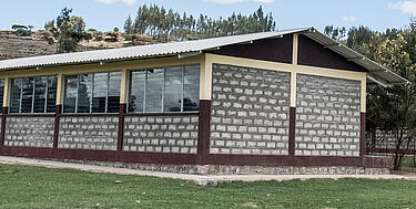 Dokončená budova školy v Kekero Jibat.